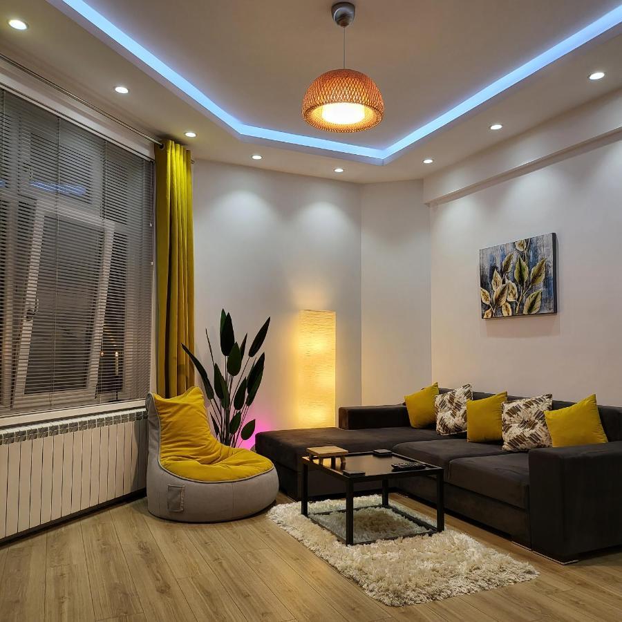 Color Apartments Corneliu Coposu 1A Street Bucarest Exterior foto